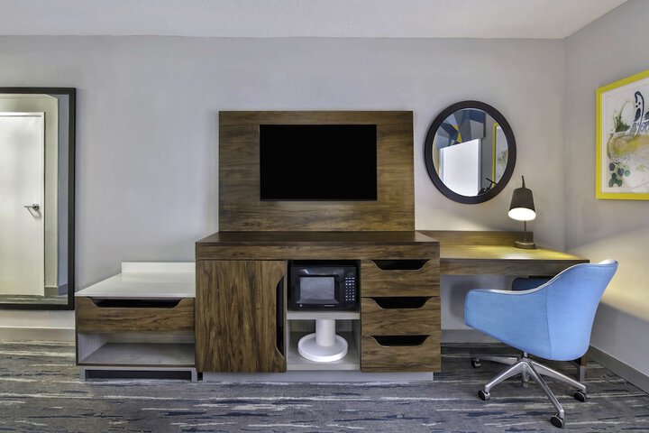Room 10 of 33