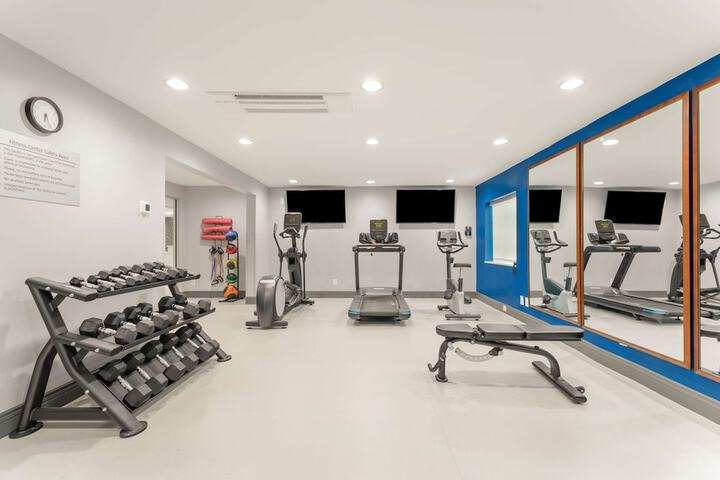 Best Western Plus Cleveland Inn & Suites