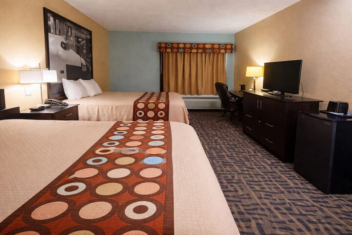 Super 8 by Wyndham Pasadena