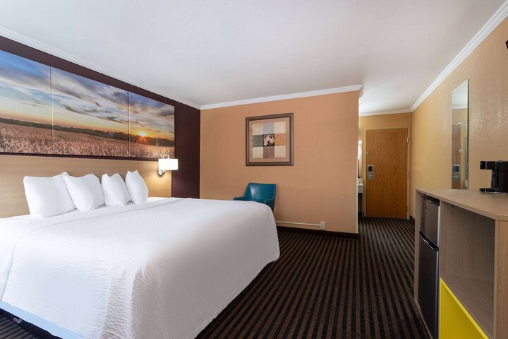 Room 10 of 29