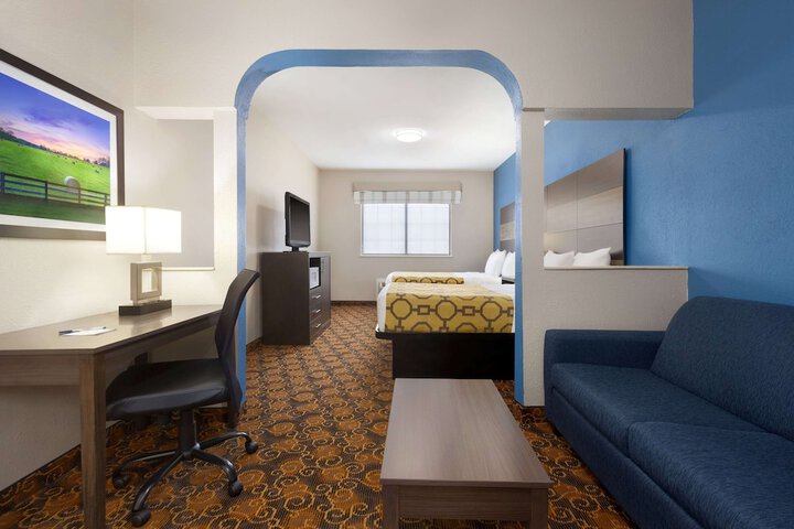 Room 11 of 28