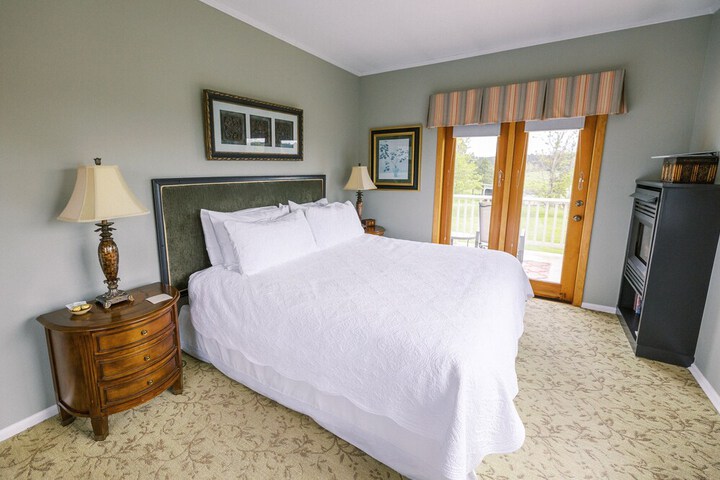 Trumpeter Inn