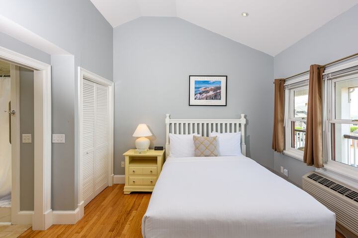 Room 43 of 104
