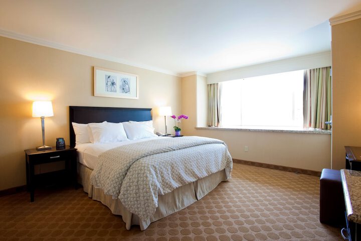 Room 9 of 38