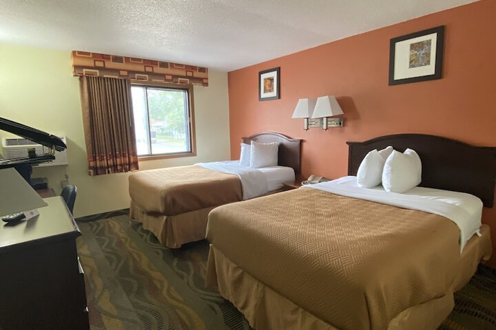 Travelodge by Wyndham La Porte / Michigan City Area