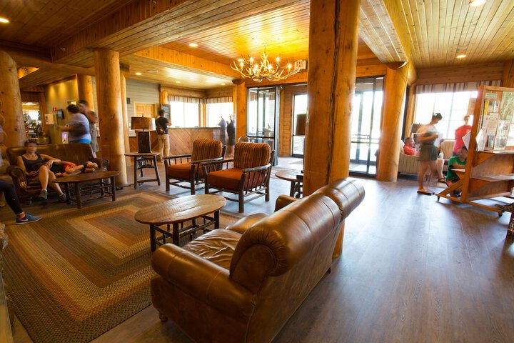 Headwaters Lodge & Cabins at Flagg Ranch