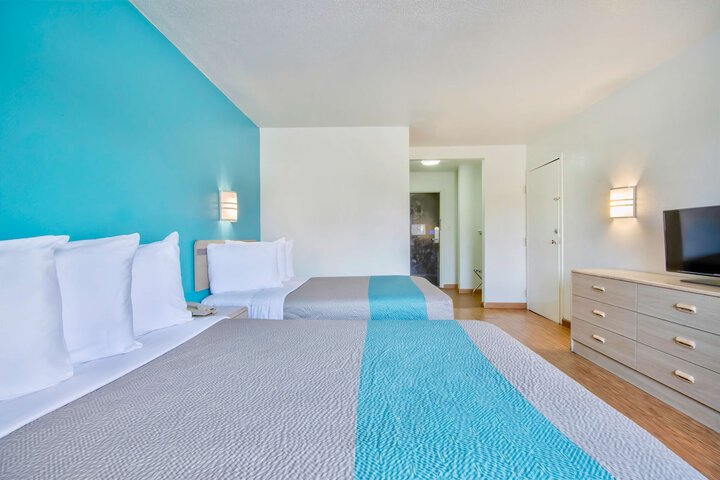Room 10 of 24