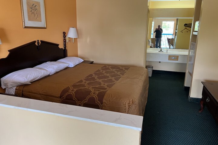 Room 18 of 29