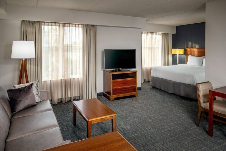 Room 33 of 60