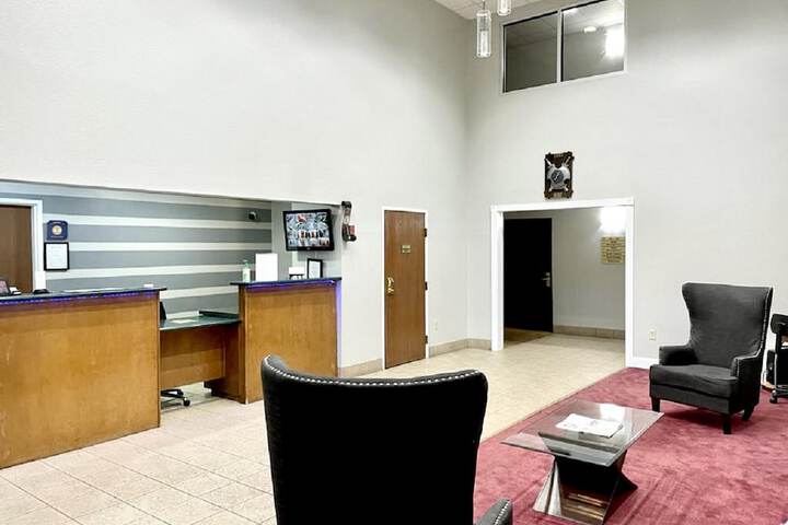 Star City Inn & Suites