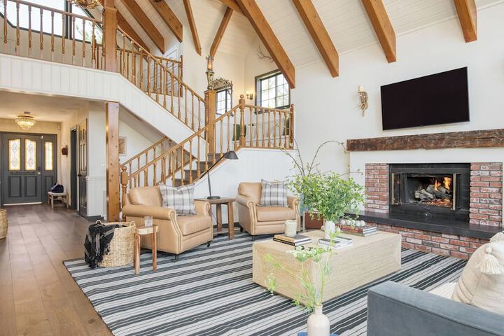 Pollock by Avantstay Stunning Views w / Movie Room Game Room & Large Balcony