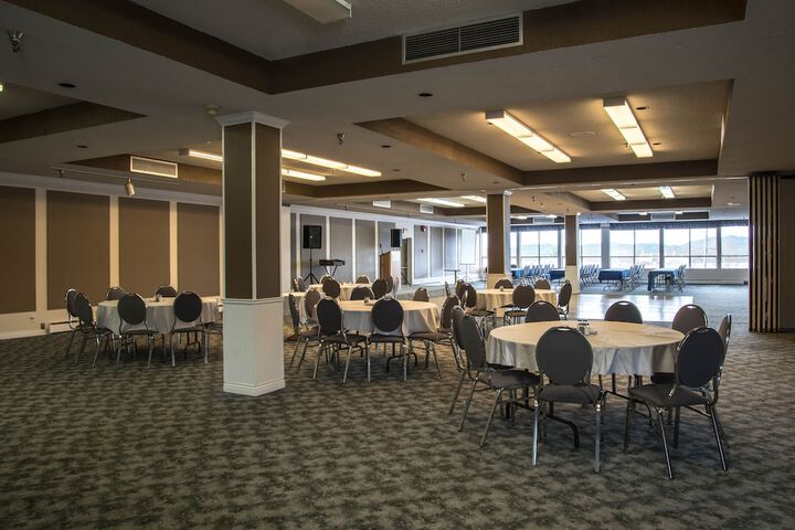Highliner Hotel & Conference Centre