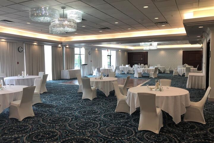 Ballroom/Hall 39 of 40