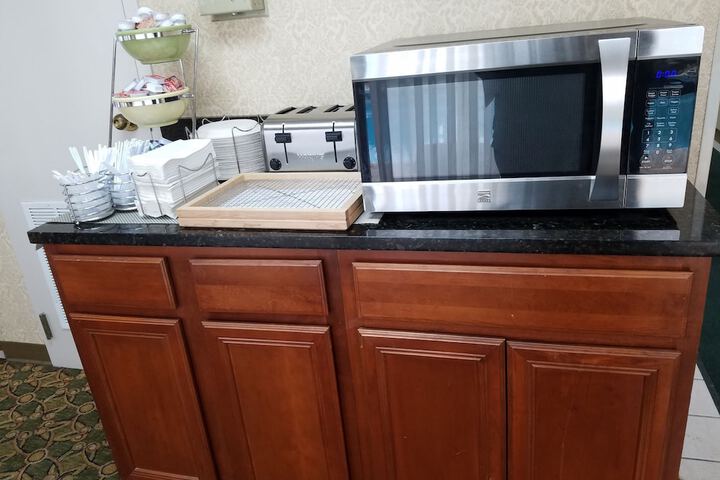 Quality Suites Paducah I-24