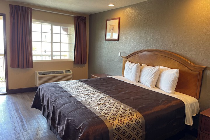 Room 14 of 23