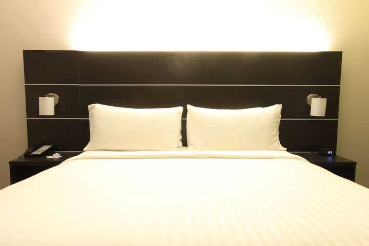 Room 33 of 90