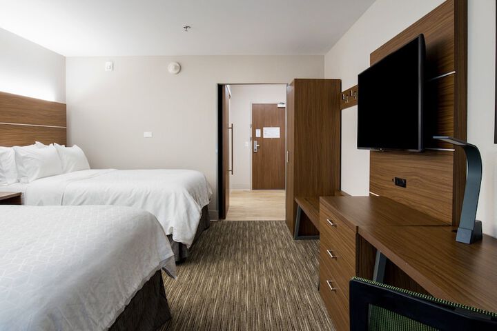 Holiday Inn Express & Suites Racine by IHG