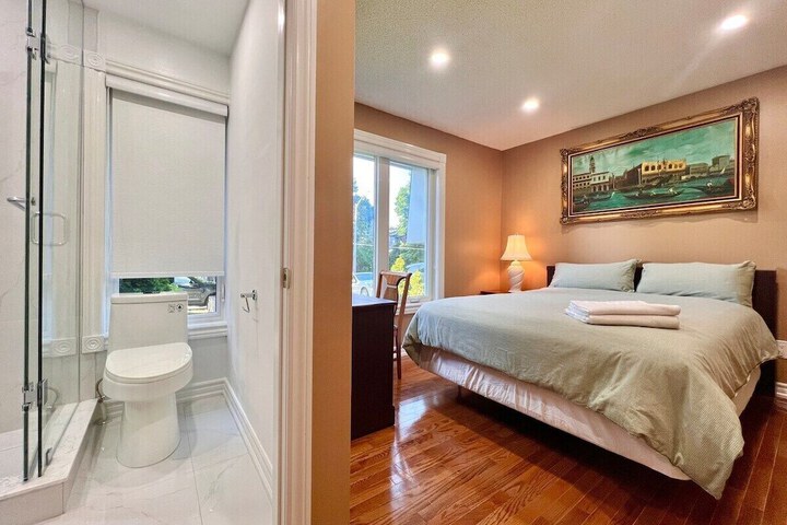 Cozy Home Near Transit & Hillcrest Mall with Free Parking