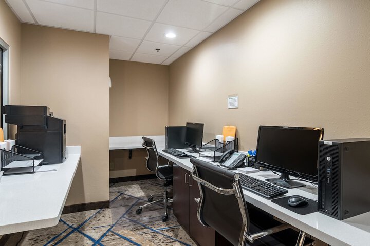 Business Center 40 of 42