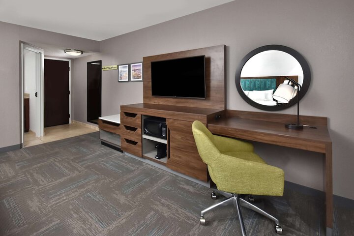 Room 17 of 37