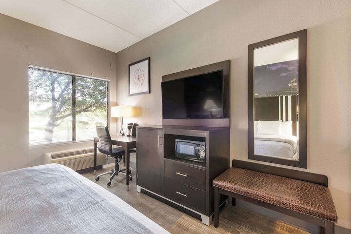 Room 32 of 54