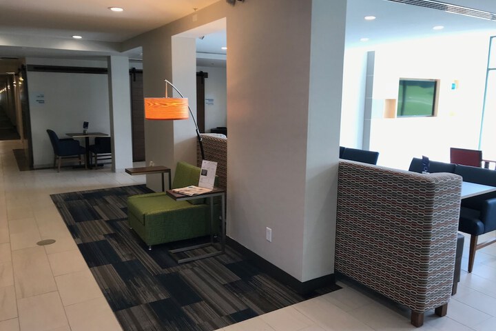 Holiday Inn Express Hotel & Suites Rochester - Victor by IHG