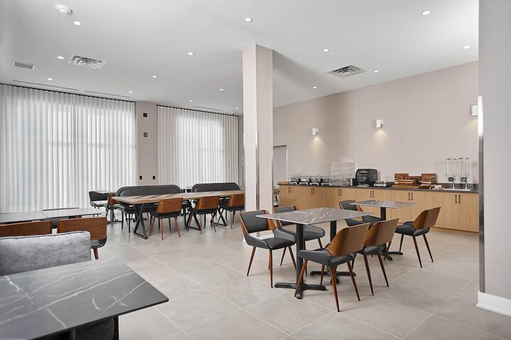 Four Points by Sheraton Oakville