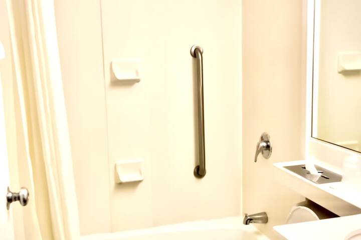 Room 9 of 30
