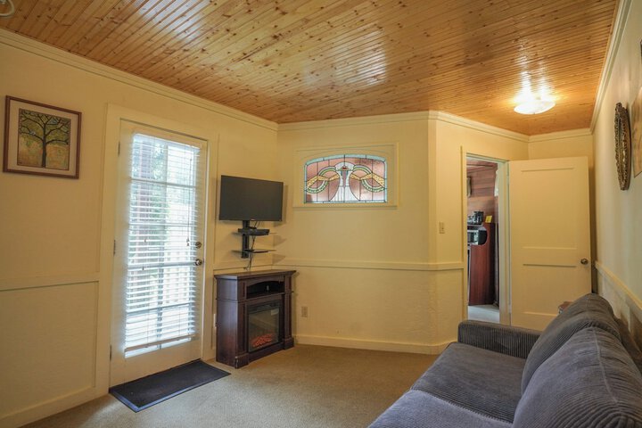 Alexanders Lodge
