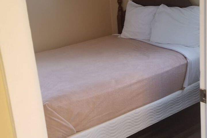 Room 27 of 32