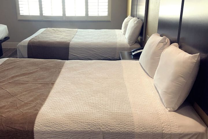 Deluxe Inn Hawthorne