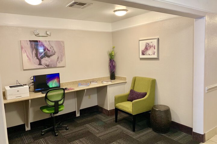 Business Center 25 of 25