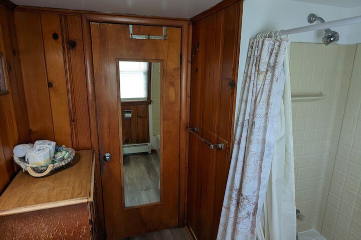 Room 35 of 140