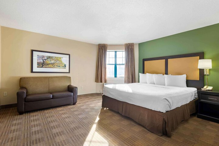 Room 8 of 27