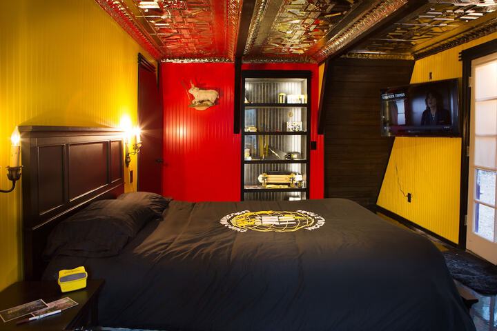 Room 35 of 77
