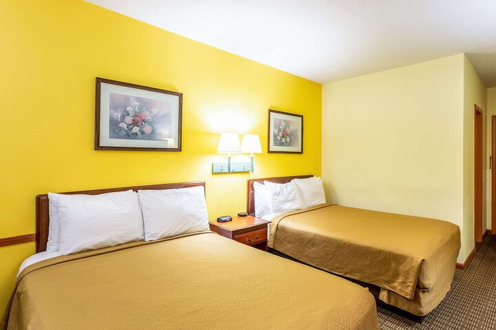 Room 6 of 25