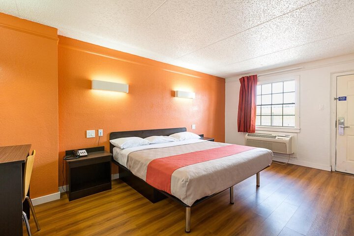 Room 32 of 52