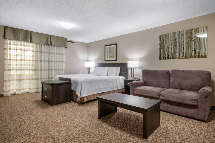 Clarion Hotel & Suites