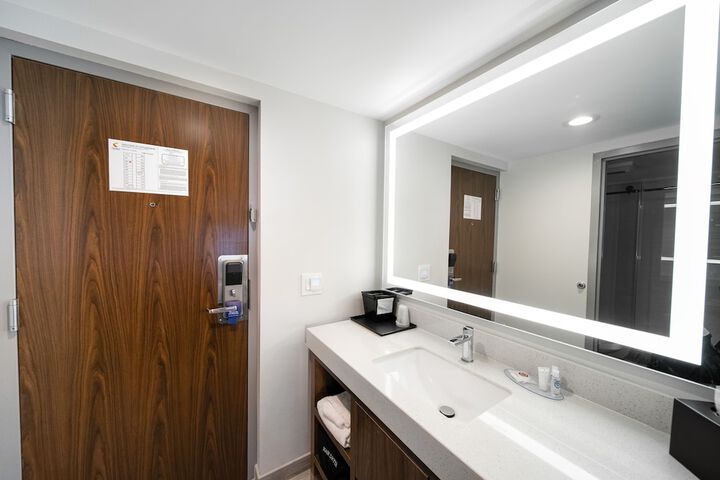 Room 83 of 108