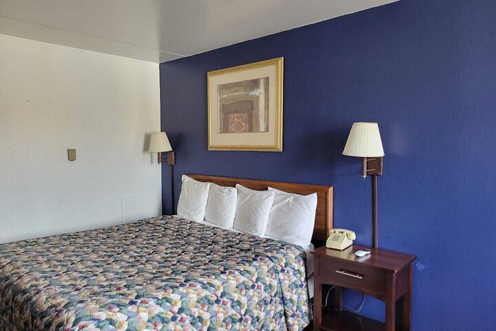 Room 12 of 20