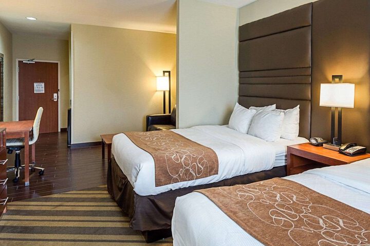 Comfort Suites near Tanger Outlet Mall