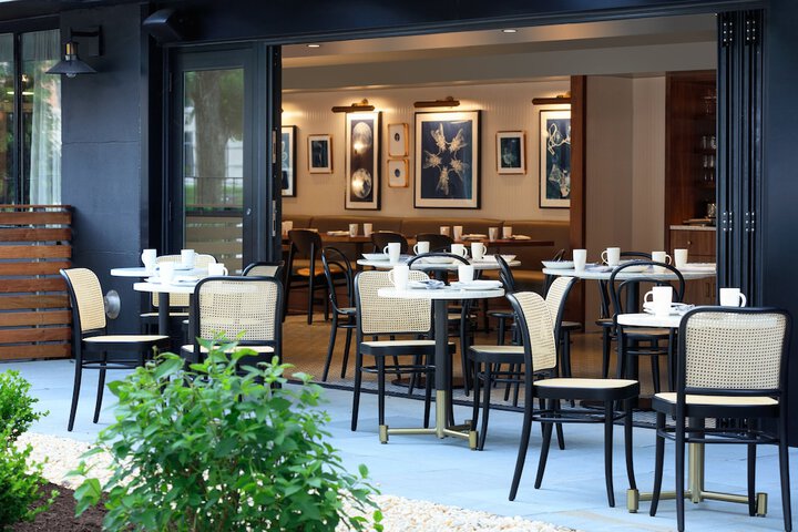 Dining 75 of 95
