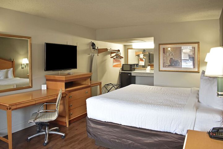 Room 32 of 35
