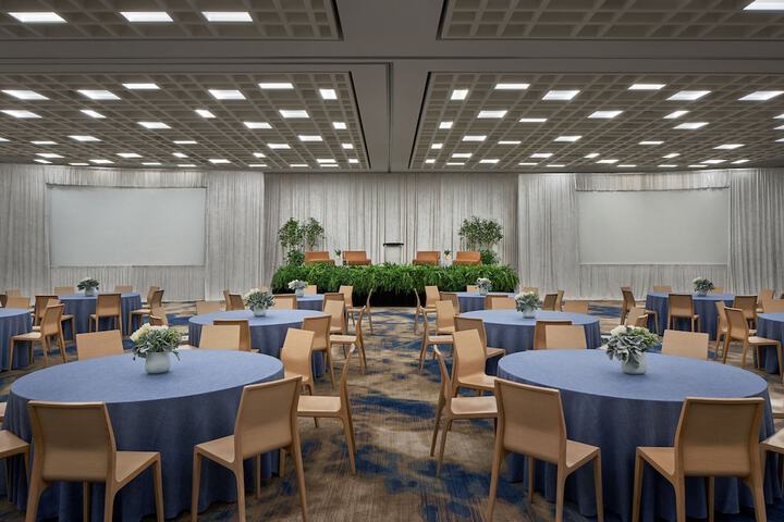 Ballroom/Hall 141 of 155
