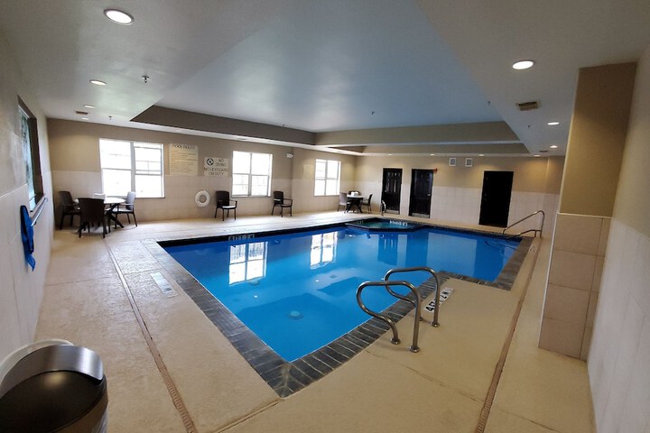 Pool 11 of 34