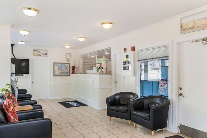 Americas Best Value Inn & Suites Hyannis Cape Cod