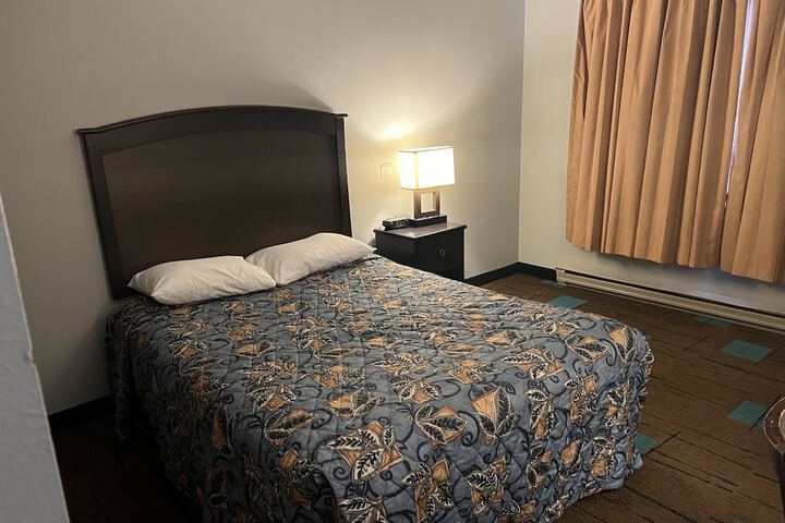 Room 9 of 26
