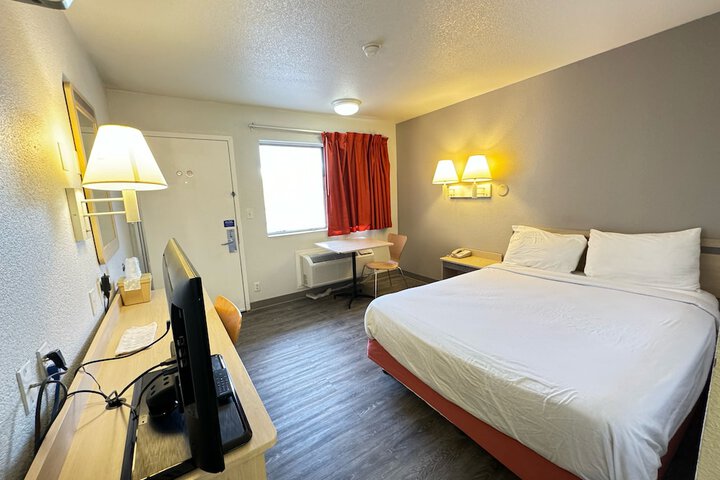 Room 18 of 32