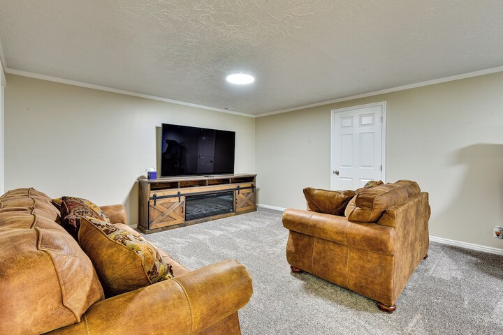 Family-friendly Clearfield Home w / Hot Tub!