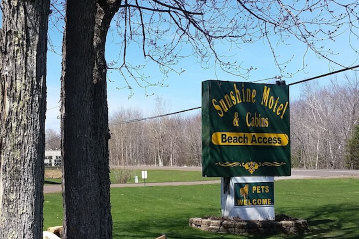 Sunshine Motel and Cabins